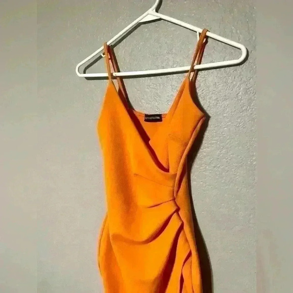 PrettyLittleThing Lauriell Bright Orange Wrap Front Crepe Midi Dress Size Small - Picture 5 of 10